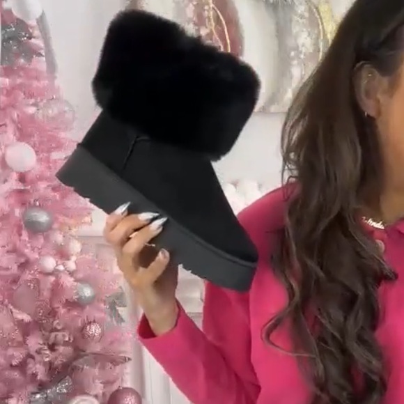 ☃️BOGO50%☃️ 🆕🖤WILD DIVA: BLACK Fuzzy Platform Booties Size 8.5 - Picture 11 of 12